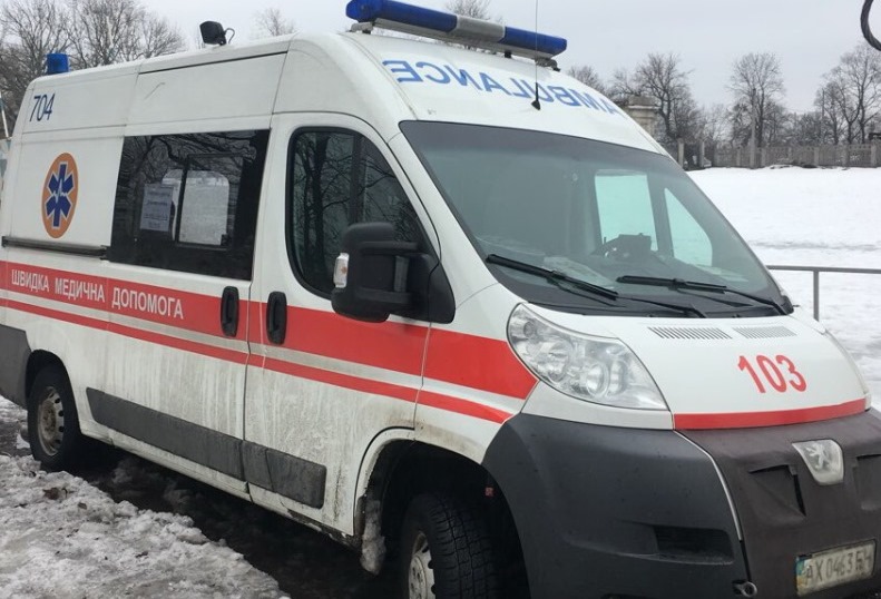 Гололед. На Московском спасатели вытащили скорую на буксире