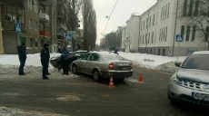 В центре Харькова столкнулись две иномарки