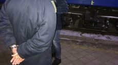 На Южном вокзале при получении взятки задержан таможенник – СБУ