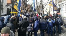 Без правонарушений, с Путиным в гробу и с единичными попытками проголосовать. Как проходил пикет у генконсульства РФ (ФОТО)