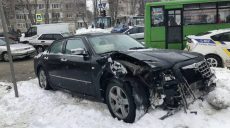 Chrysler и Daewoo Lanos столкнулись на Широнинцев (Фото)