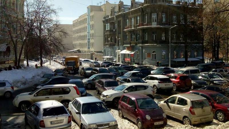 На Гиршмана, Чернышевской и Алчевских — пробка