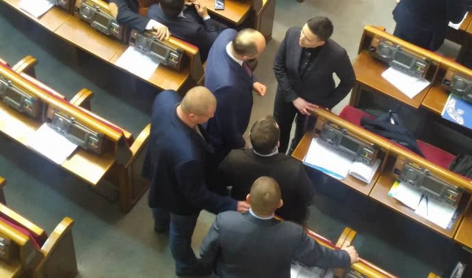 Угроза для окружающих: Савченко вывели из сессионного зала ВР
