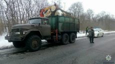 На Харьковщине задержали два грузовика с незаконной древесиной (ФОТО)