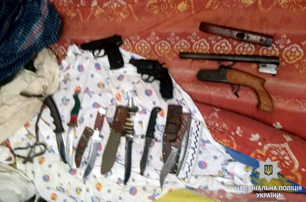 До семи лет тюрьмы: Мужчина собирал оружие для создания своей коллекции (ФОТО)