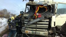 На Харьковщине столкнулись Scania и «Волга» (Фото, Видео)