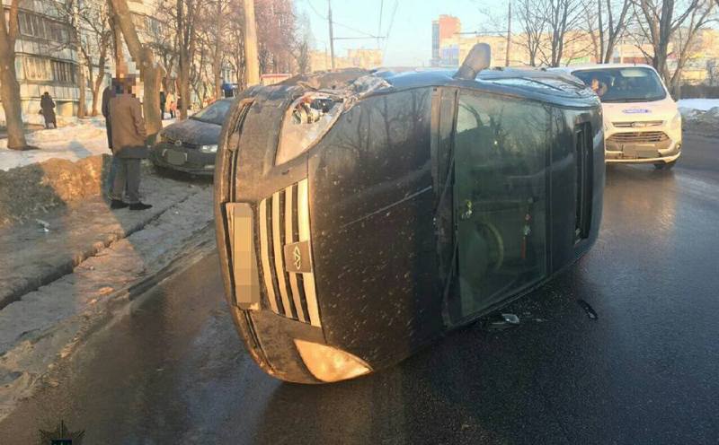 На Валентиновской Chery a21 elara столкнулся с Volkswagen polo (Фото)