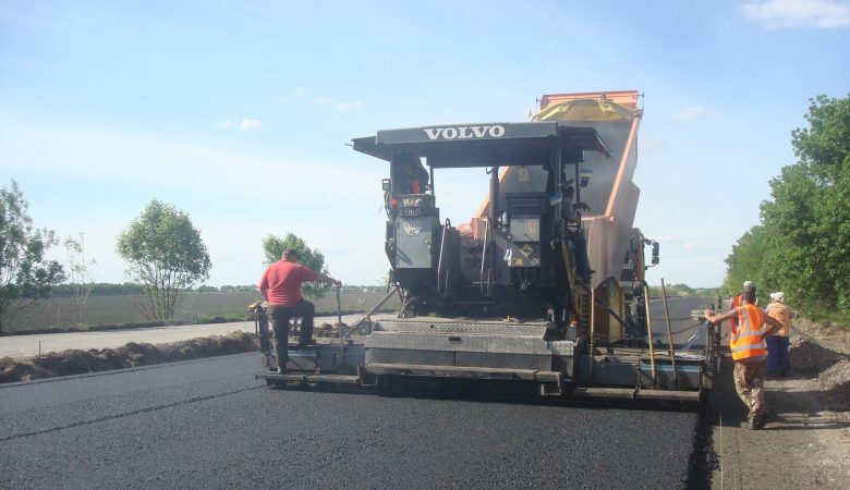 В Украине вводят гарантии на ремонт дорог на 5-10 лет