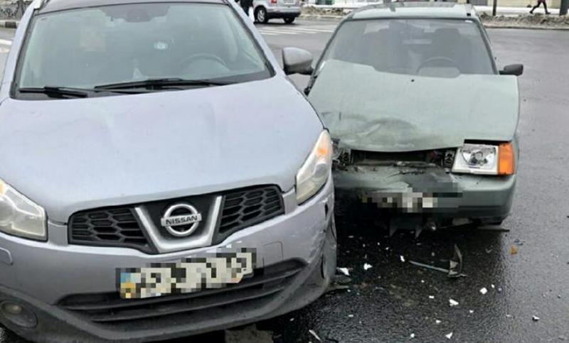 На Гагарина столкнулись ЗАЗ 110307-42 и Nissan Qashqai