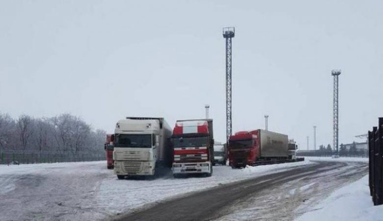 На таможне сохраняется автомобильная пробка