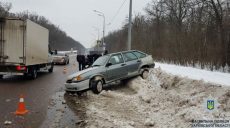 На Белгородском шоссе ВАЗ столкнулся с Geely