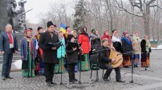 Харьковчане пришли к памятнику Шевченко (ФОТО)