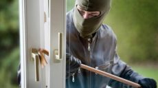 Пятерых мужчин задержали при ограблении квартиры харьковчанки