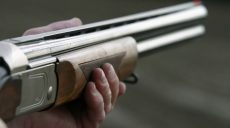 Мужчина застрелил двух гостей из охотничьего ружья