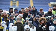Светличная и Шевченко встретились с юными болельщиками футбола (ФОТО)