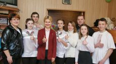 Светличная передала орден княгини Ольги III степени матери-воспитательнице детского дома семейного типа (ВИДЕО)