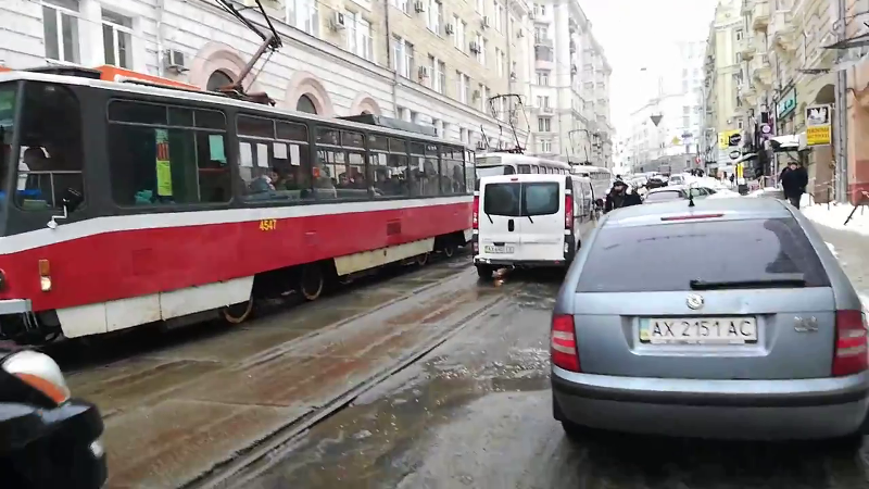 В центре Харькова — заторы и пробки