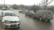 На Краснодарской столкнулись Daewoo Lanos, Honda Pilot и Skoda Fabia