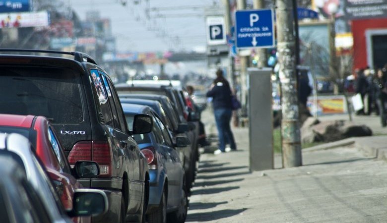 Зоны отдыха и детские площадки вместо паркинга. В Украине запретят оставлять автомобили внутри новых жилых кварталов (ВИДЕО)