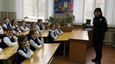 В Харькове школьные офицеры полиции провели первые уроки (ВИДЕО)