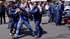 В столице Армении возобновились протесты, задержаны несколько активистов (ВИДЕО)