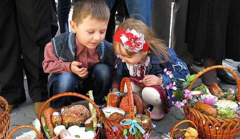 Харьковские волонтеры проводят акцию «Подари защитнику «Пасхальную корзинку»
