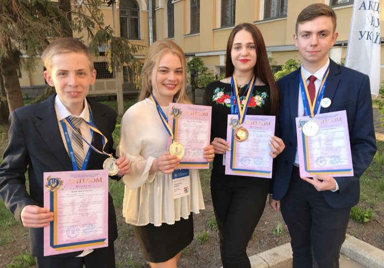 Школьники Харькова на конкурсе работ Малой академии наук выиграли 9 первых мест