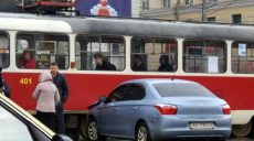 В центре Харькова Ситроен протаранил трамвай