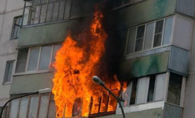Харьковчанин вынес из огня двухлетнего мальчика и мужчину