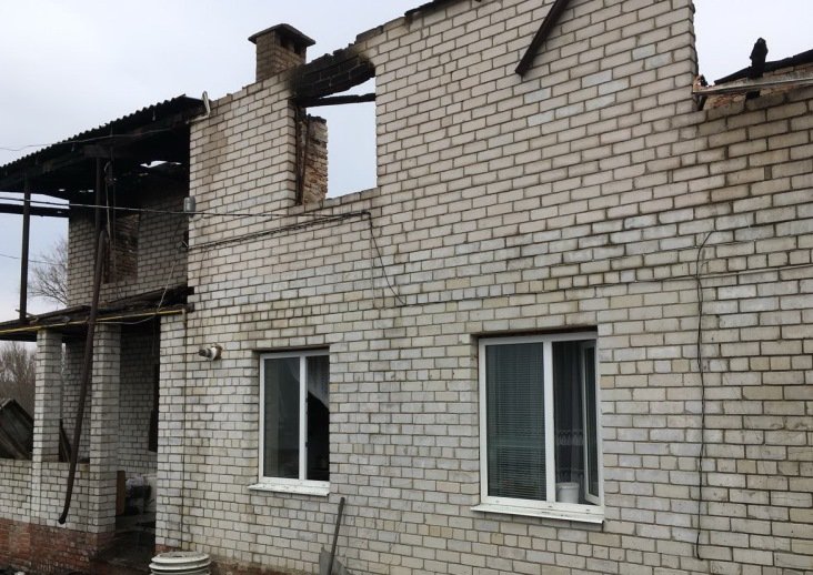 Под Харьковом сгорел двухэтажный особняк (Фото)