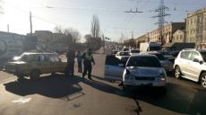 На Московском столкнулись ВАЗ 2106 и Volkswagen Polo