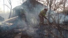 Жительница Харьковщины упала в горящий овраг