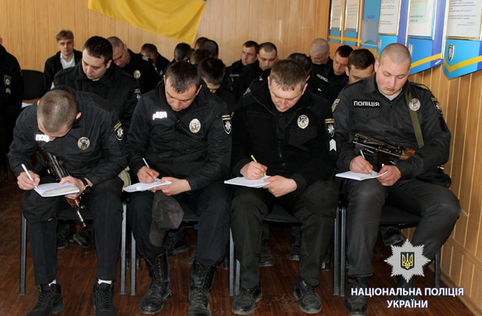 Харьковских патрульных учили отличать демонстрацию суицида от настоящего намерения покончить жизнь самоубийством