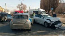 На Академика Павлова столкнулись Volkswagen Jetta, Nissan Leaf и Opel Kadett