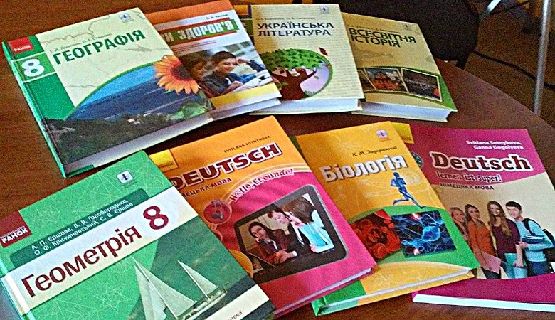 Школьным учителям предоставлена электронная база учебников для 5-х и 10-х классов