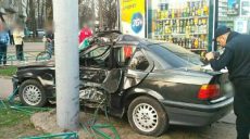 На Героев Сталинграда ВМW въехал в столб (Фото)