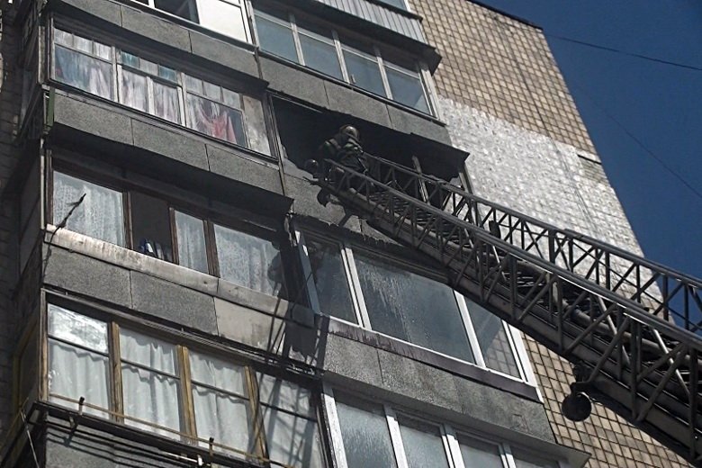 На Полтавском шляхе сгорела квартира в многоэтажке