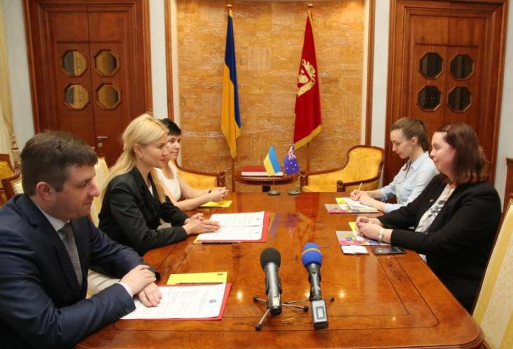 Светличная и Посол Австралии в Украине обсудили планы дальнейшего сотрудничества