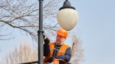 На Гимназической набережной восстанавливают уличное освещение