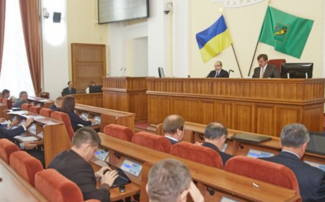В Харькове теплотрасса обрушилась на дорогу В Харькове теплотрасса обрушилась на дорогу