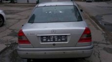 На Гагарина с Mercedes-Benz сняли номера (Фото)