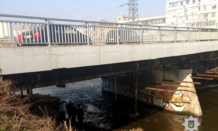 Личность мертвого мужчины, найденного в Харькове в мешке под мостом, пока неизвестна