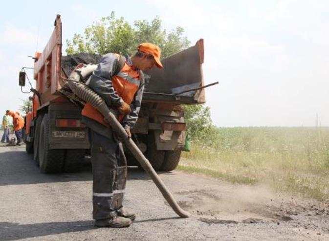 Дорожники Харьковщины приступили к ямочному ремонту Окружной