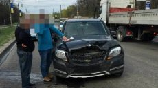 На Белгородском шоссе столкнулись Mercedes и ВАЗ (Фото)