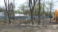 За ХНАТОБом расчищают площадку под паркинг