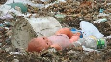 Жители поселка Высокий жалуются на отказ местных властей вывозить мусор (ВИДЕО)