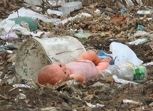 Жители поселка Высокий жалуются на отказ местных властей вывозить мусор (ВИДЕО)