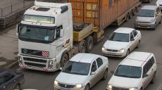 Автомобилисты предлагают запретить фурам въезд в город