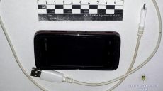 В Харьковской области женщина украла телефон у несовершеннолетней