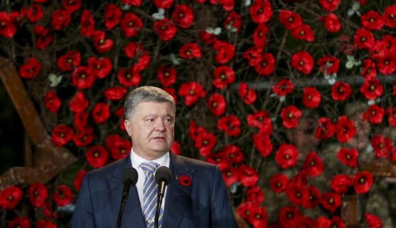 Россия празднует День победы в милитарном угаре, а мы вместе с Европой чтим память о погибших – Порошенко (видео)